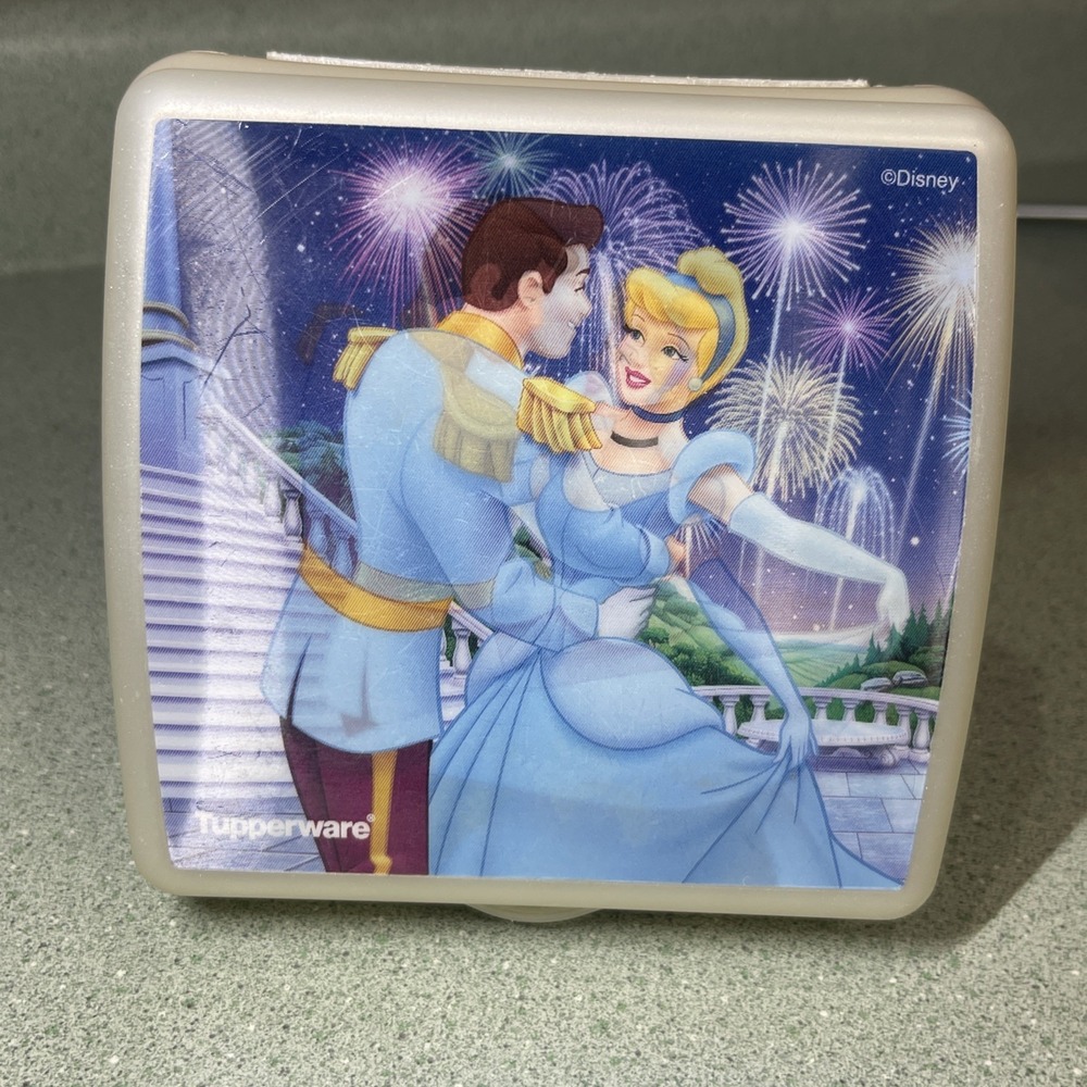 Tupperware: Disney Cinderella Sandwich Keeper Hologram 3752A-3 Kids Lunch